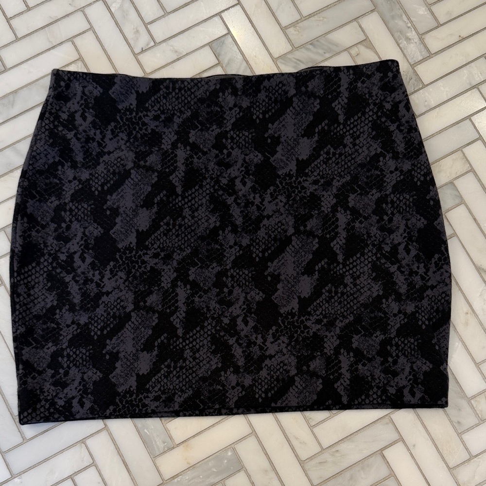 Express Black Snake-Print Mini Skirt